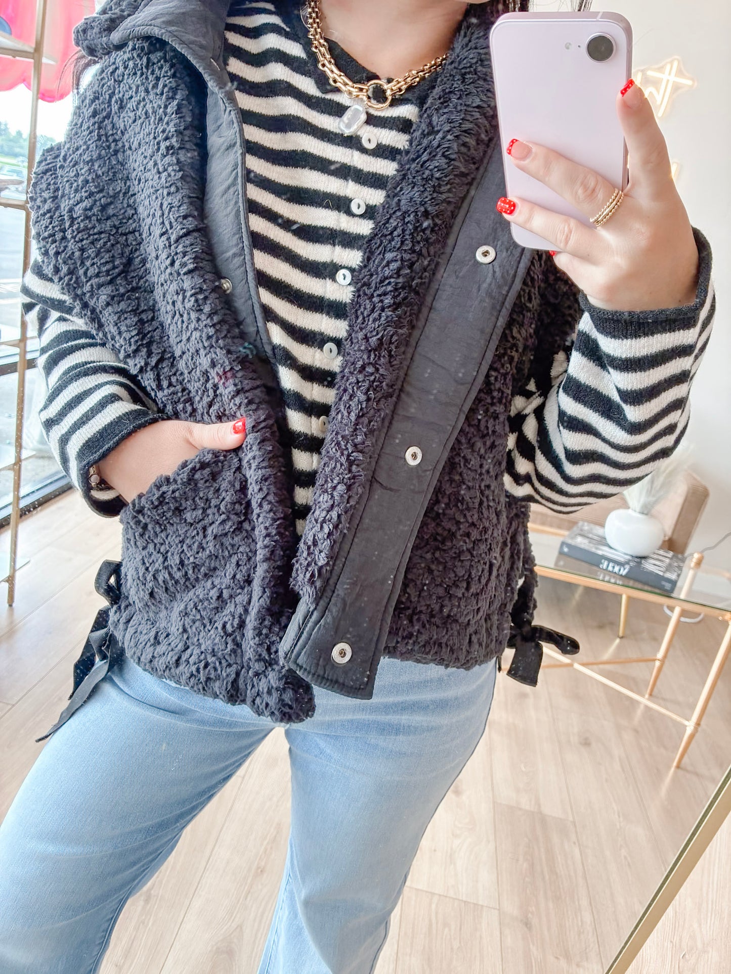 Autumn Bliss Sherpa Vest - Black