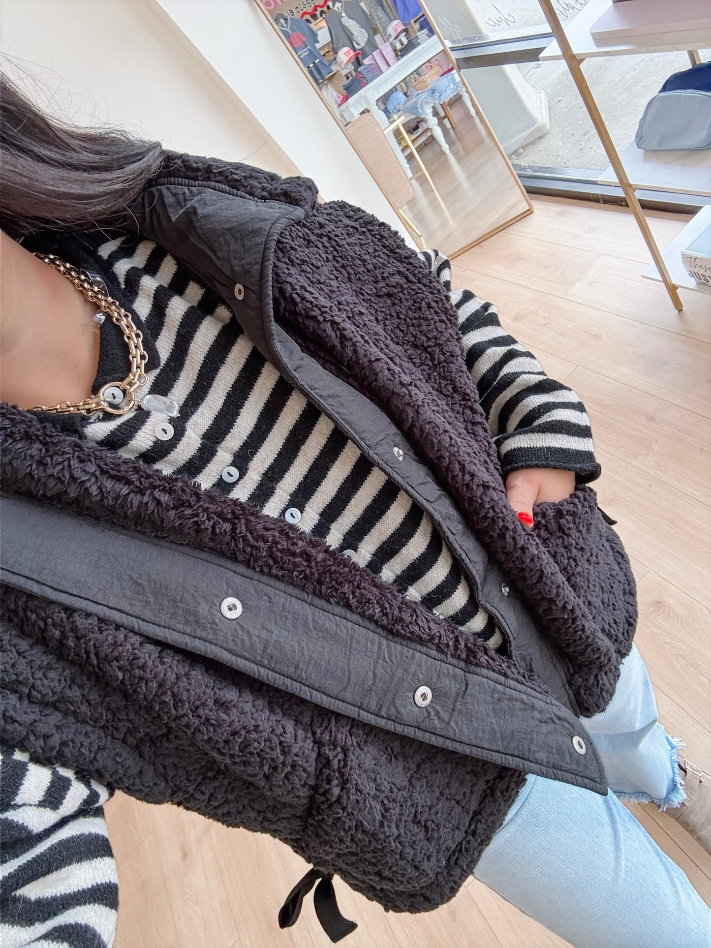 Autumn Bliss Sherpa Vest - Black