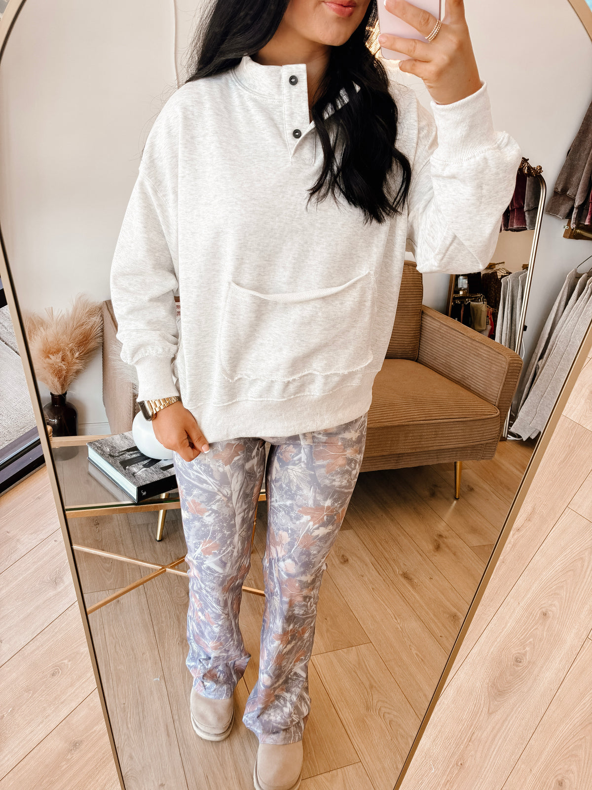 Apple Spice Pocket Sweatshirt - Oatmeal